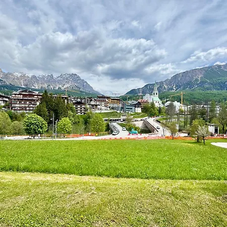 -city Center- 公寓 科尔蒂纳丹佩佐